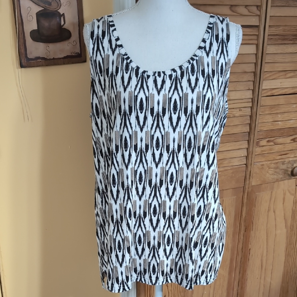 Chico's Monochrome Geometric Tank Top L